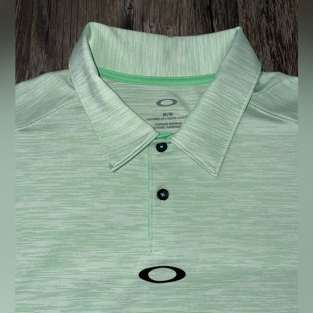 Oakley Men’s Polo Shirt Green Tailored Fit Size M Golf Performance - Picture 2 of 5